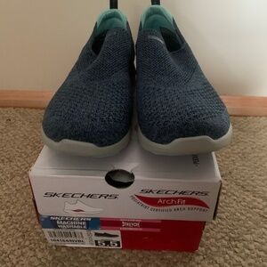 Sketchers Don’t Go Slip-On Washable Sneakers sz 5.5